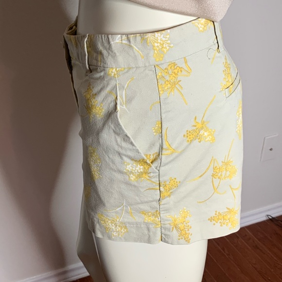 Gap Khakis Shorts Women 0 Yellow Floral Print 3" Shorts Stretch Chino Casual - Picture 6 of 12